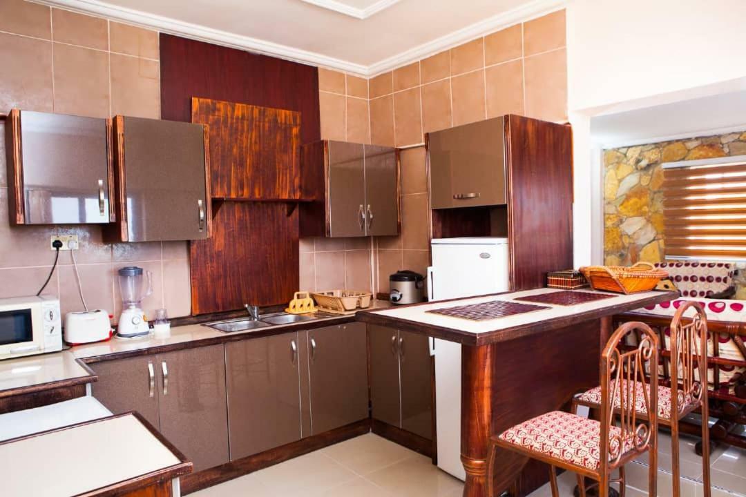 Maxwell Court Apartments Accra Eksteriør billede